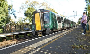 London Northwestern Railway Class 350 pulling into Long Buckby