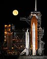 Discovery waits atop LC-39A with a full moon, 11 march 2009