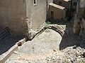 Vestiges de la scène, au pied de l'église Santa Caterina.