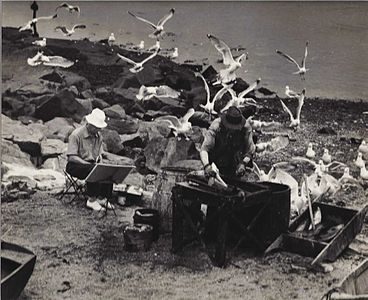 Artist painting fisherman en plein air at Fish Beach. Photo by Warner Taylor.