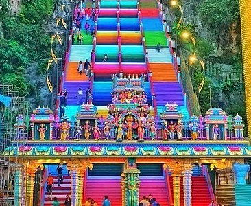 Batu Caves Photograph by: Kohshelan