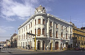 Edificio Popular y Porvenir