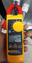 clamp ammeter measuring current by inductive coupling