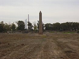 האובליסק בהיפודרום בקיסריה