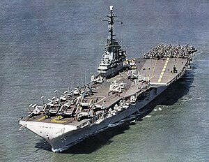 USS Bon Homme Richard (CVA-31) sedang dalam pelayarannya sekitar tahun 1956