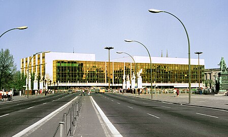 The front façade of the Palast der Republik in 1986 from Unter den Linden