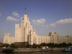 Edificio de Kotelnicheskaya Naberezhnaya (1947-1952), de Dmitry Čečulin y Andrei Rostkovsky