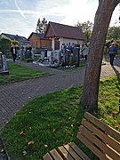 Gräberbesuch an Allerheiligen 2022 in Heckfeld bei Lauda-Königshofen 4.jpg