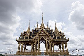 Memorial Crowns of the Auspice