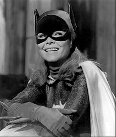 Yvonne Craig como Batmoça