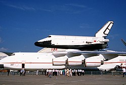 A Buran az An–225 tetején (Le Bourget légikiállítás, 1989)