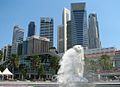 Merlion ak skyline.