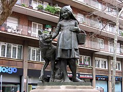 Font de la Caputxeta (1921), de Josep Tenas, Passeig de Sant Joan/Rosselló.