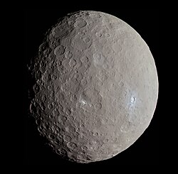 Der Planet Ceres (ein Steinplanet), fotografiert am 4. Mai 2015 von der Raumsonde Dawn aus 13.600 km Entfernung