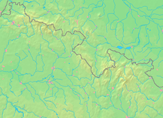 Mapa konturowa Sudetów, blisko centrum u góry znajduje się punkt z opisem „Teplice nad Metují”