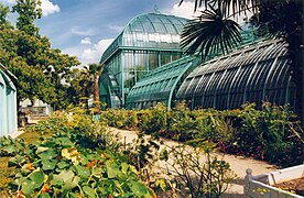 The monumental greenhouses of the Jardin des Serres d'Auteuil (1895-1898).