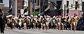 Parade de la fanfare lors des 500 miles d'Indianapolis en 2015 avec la Purdue Golden Girl à la tête des majorettes.