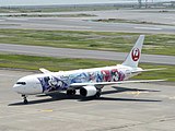 JALドリームエクスプレス ディズニー100 B767-300（JA615J：左側）