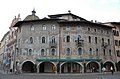 Affreschi degli edifici di Piazza Duomo