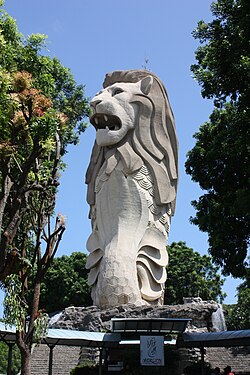 Replika tugu di Pulau Sentosa