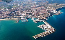 (Melilla) Aterrizando en Melilla (16668390111).jpg