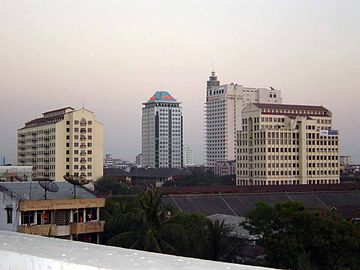 Het centrum van Yangon in de avond (2006)