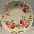 Porcelain bowl: the peaches symbolize longevity and health, the bats add the idea of good luck and happiness.