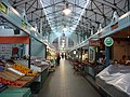 Tampereen kauppahalli sisältä juuri ennen sulkemisaikaa Inside the Tampere market hall just before closing