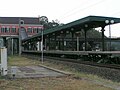 An older view of platform/track 1 in 2005 when it was still a through track and there was no elevator shaft.