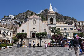 Chiesa di San Giuseppe sur la Piazza IX Aprile ; construite au XVIIe siècle de style baroque.