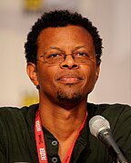 Phil LaMarr interprète la voix de Baxter Stockman.