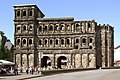 Cổng Nigra (Porta Nigra) mặt qua về thành phố