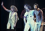 Les Who en concert en 1975. De gauche à droite : Roger Daltrey, John Entwistle, Keith Moon et Pete Townshend.