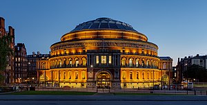 Royal Albert Hall sett från Kensington Gardens.