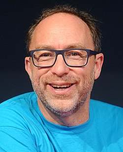 Jimmy Wales vuonna 2016.