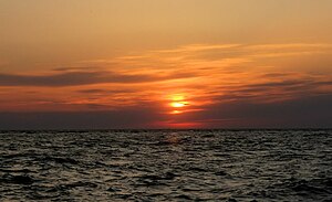 下镇区日落海滩的夕阳，摄于2009年