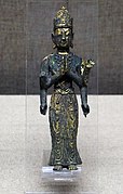 Bouddha à six mains en bronze doré de la collection du Musée provincial du Heilongjiang.