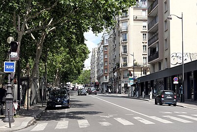 Le haut de la rue, vu en direction du Père-Lachaise.