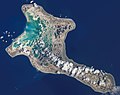 Casi la metá de la superficie de Kiritimati ta cubierta con llagunes costeres, dalgunos d'agua duce y dalgunos d'agua de mar.