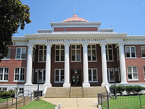 Crittenden County Courthouse in Marion (2010). Das 1911 erbaute Courthouse ist seit August 1977 im National Register of Historic Places eingetragen.[1]