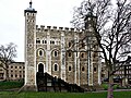 Tower of London, tidlegare kongeleg residens, også fengsel; mellom dei som har vorte døsdømde og avretta her var to av dronningane til Henrik VIII.