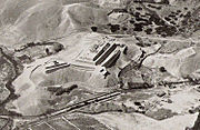Paramonga aerial photo looking northeast, by George R. Johnson, taken between 1928–1930.