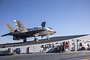 スキージャンプを用いて短距離発艦するF-35B