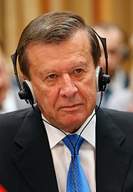 Viktor Zubkov (2007–2008) (umur 82)