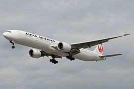 Boeing 777-300ER der JAL in der Farbgebung seit 2011