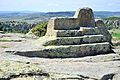 Altar auf dem Hochplateau mit Kybele-Darstellung und Inschrift