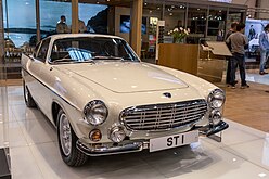 Automobilul original Volvo P1800 pe care îl conducea Sfântul