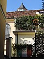 Vue latérale de la synagogue avec le lanterneau.