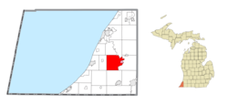 Location within Berrien County (red) and the administered village of Berrien Springs (pink)