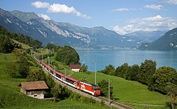 Trať podél jezera Brienzersee